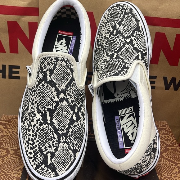 Vans Men’s Skate Slip-On Hockey Skateboards Snake
VN0A5FCA7W1
Sneakers - Picture 13 of 16